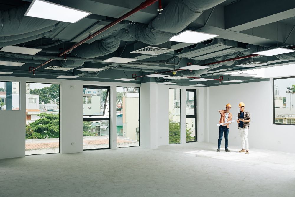 Architectes dans un bâtiment inachevé